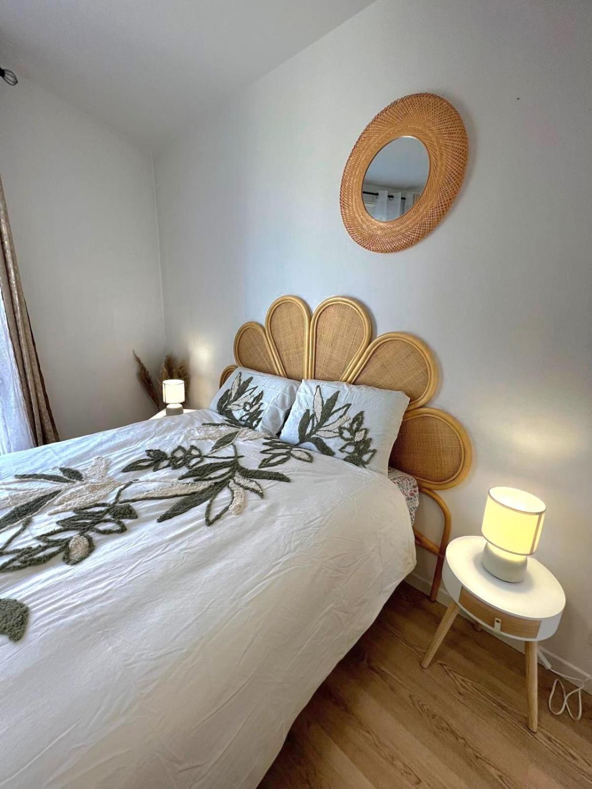 Appartement Elegant Et Lumineux Romainville Esterno foto