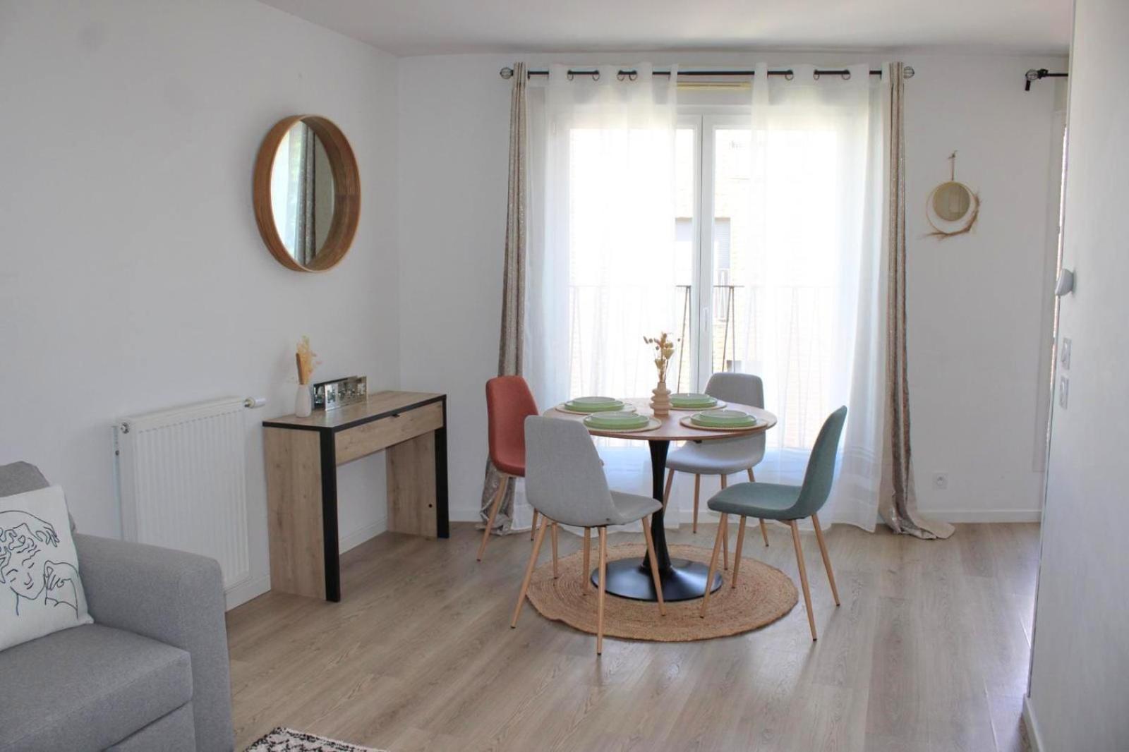 Appartement Elegant Et Lumineux Romainville Esterno foto