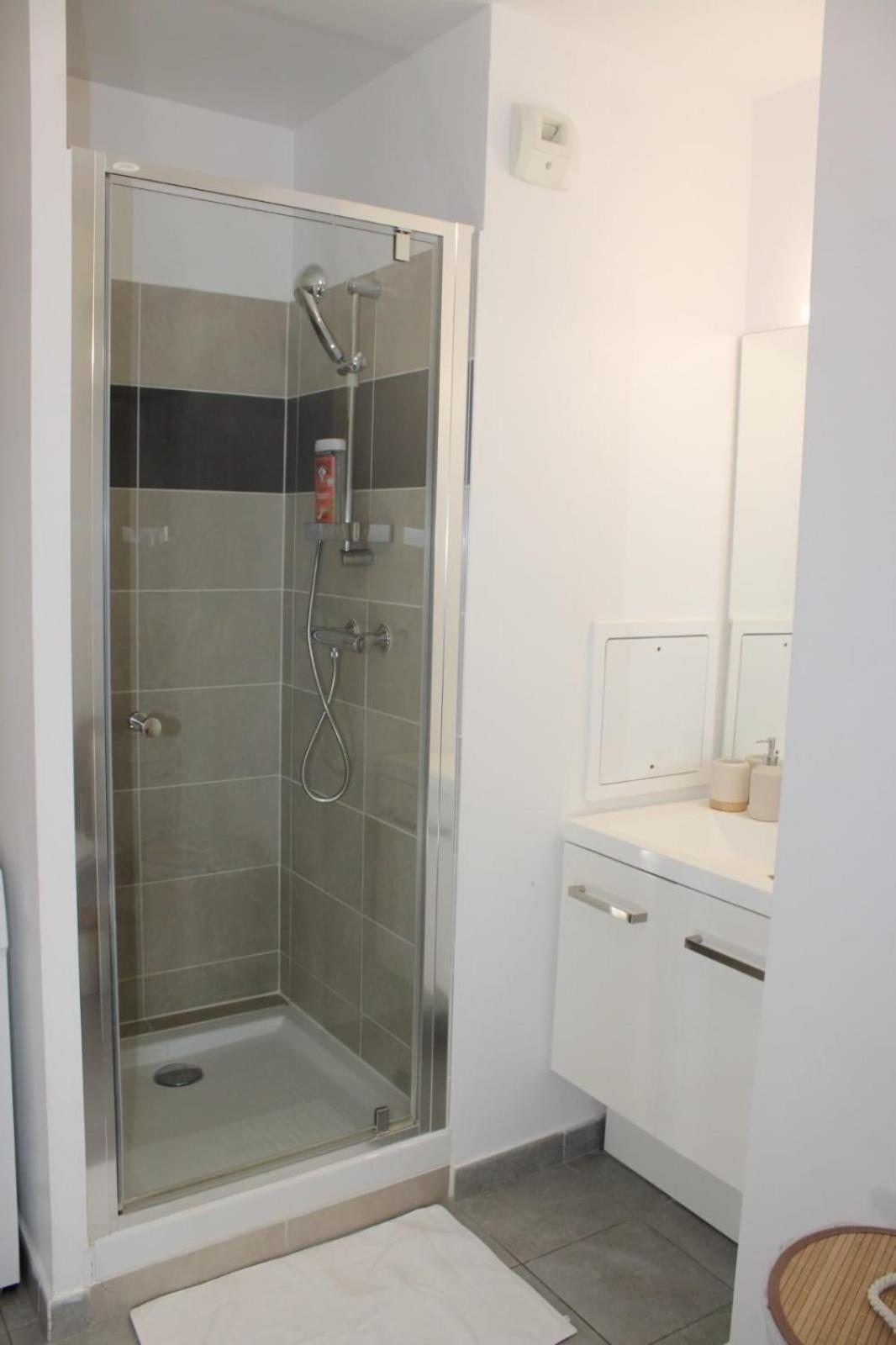 Appartement Elegant Et Lumineux Romainville Esterno foto