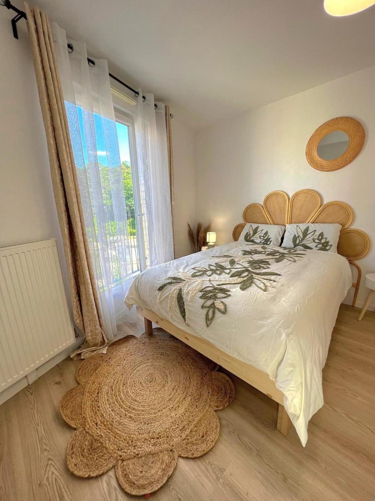 Appartement Elegant Et Lumineux Romainville Esterno foto